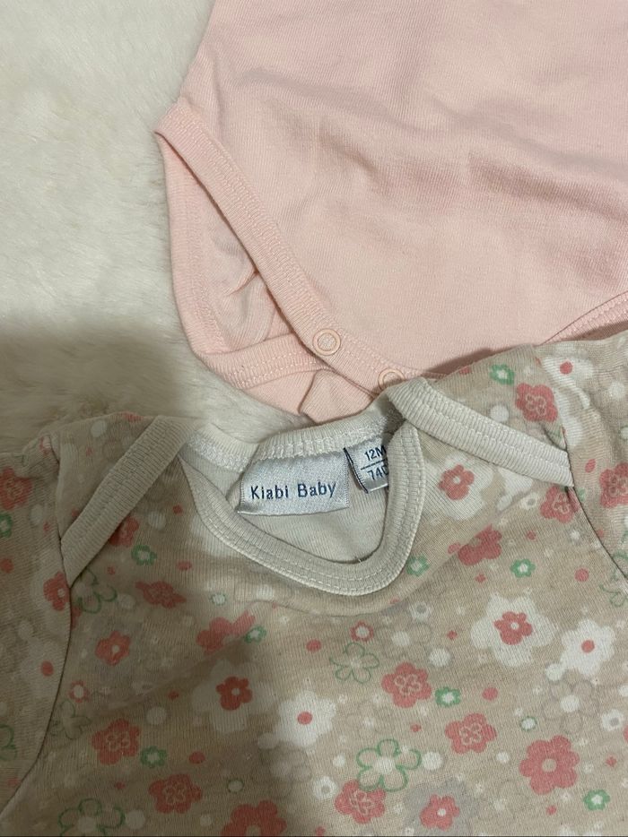 Lot de 5 bodies – 12 mois – TBE  Kiabi et autres 👶 - photo numéro 5