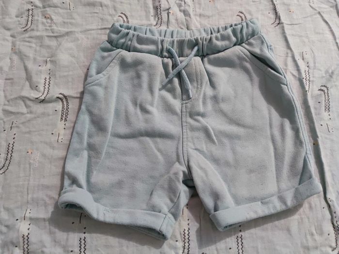 Short bleu ciel T.24 mois