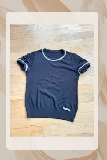 Petit pull noir manches courtes