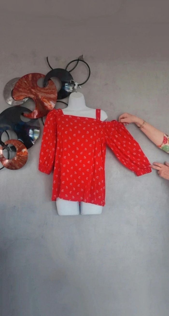 Haut rouge forme Bardot Esprit