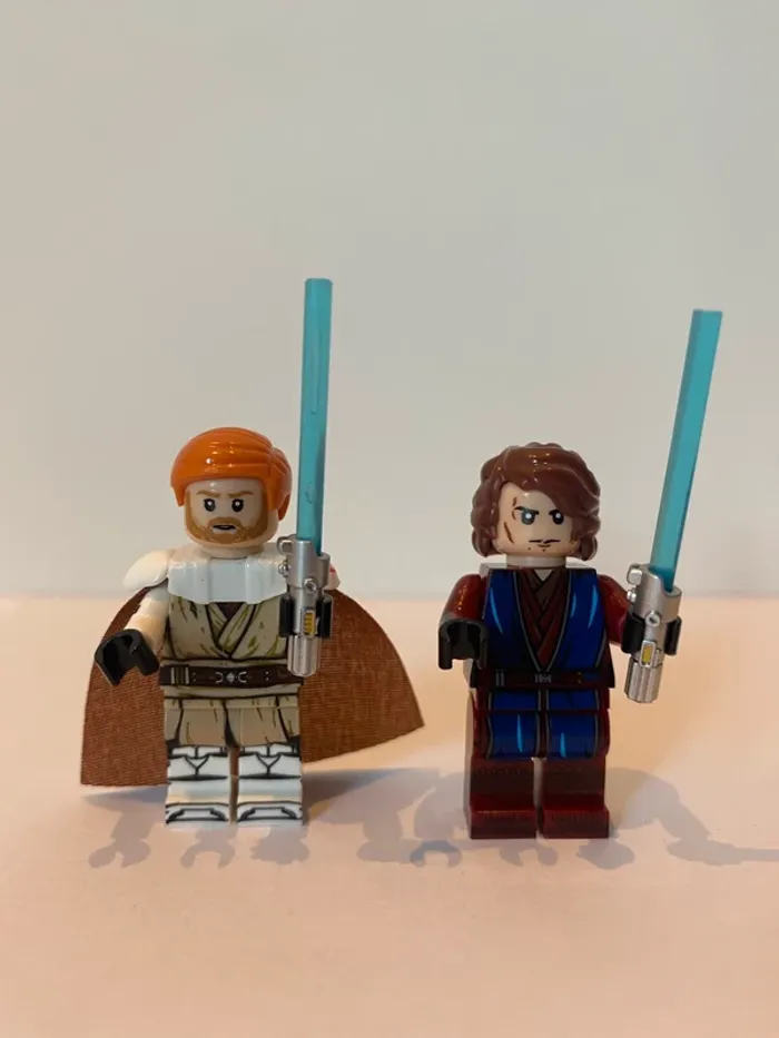 Figurine type lego Jedi Obiwan Kénobi et Anakin Skywalker. Star Wars