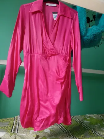 Robe fushia satiné Taille 38 Primark