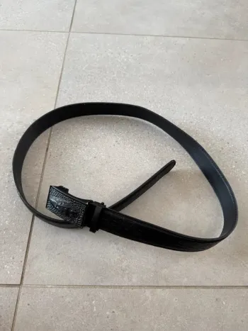 Ceinture noire, neuve sans étiquette, 120cm