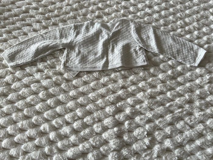 Boléro blanc cassé H&M taille 86 /12-18M - photo numéro 3