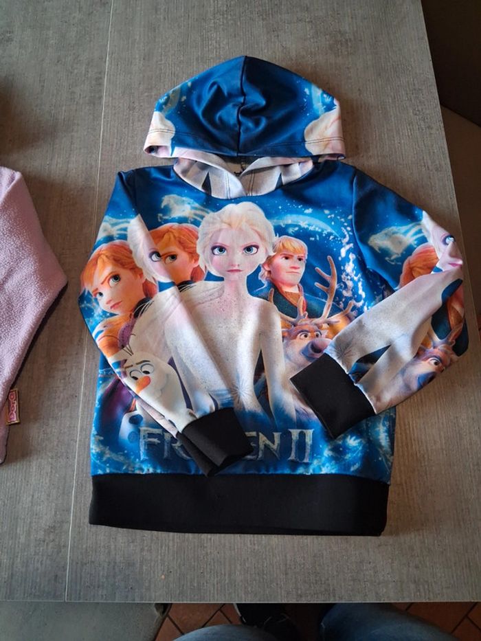 Pull à capuche Disney reines des neiges 6ans