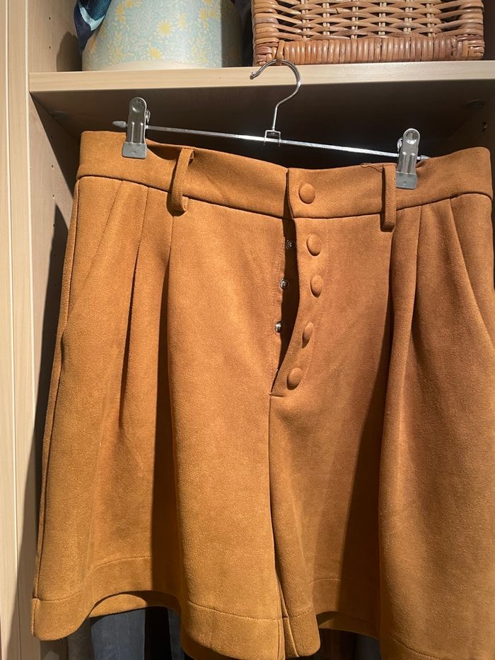 Short marron - photo numéro 2