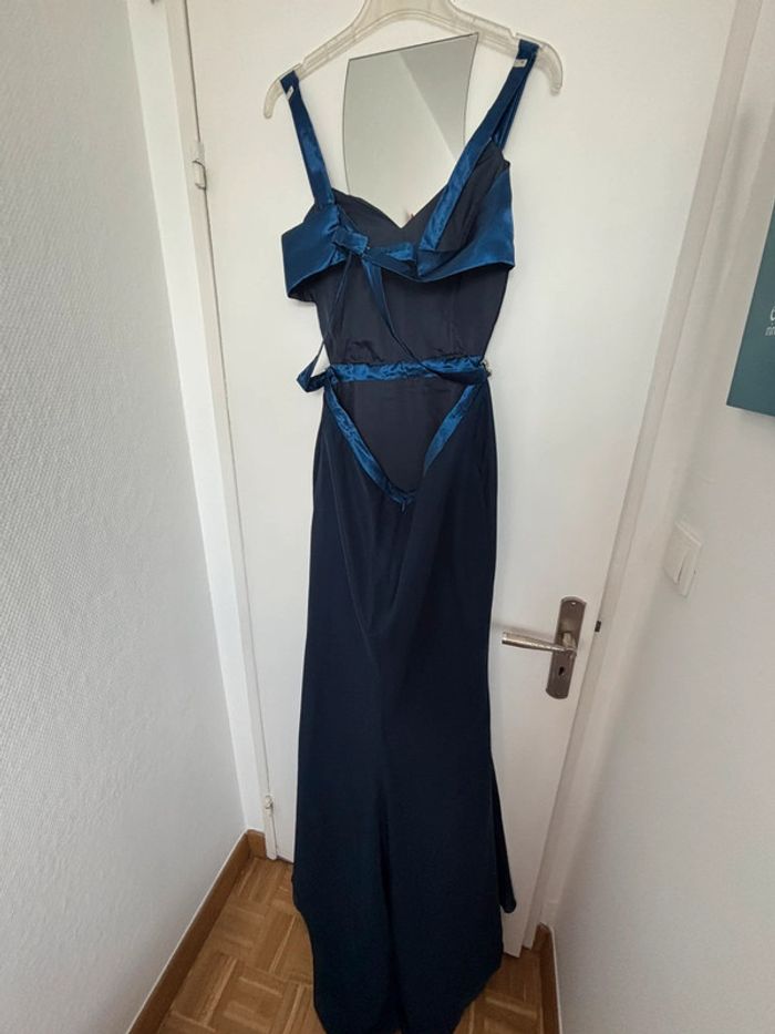 Robe bleu fluide avec traîne T38 - photo numéro 3
