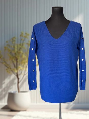 pull bleu électrique col en V