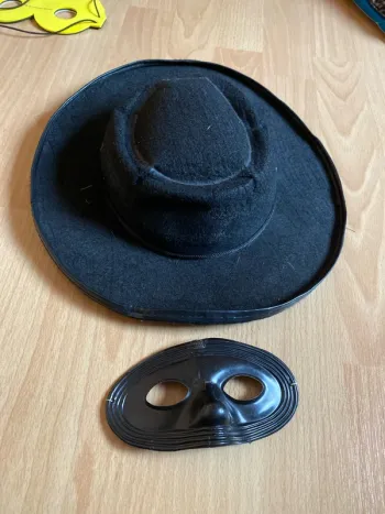 Chapeau et masque Zorro