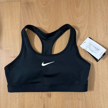 Brassière de sport Nike taille S neuve avec étiquette. 