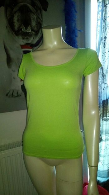 T shirt vert pomme S état neuf