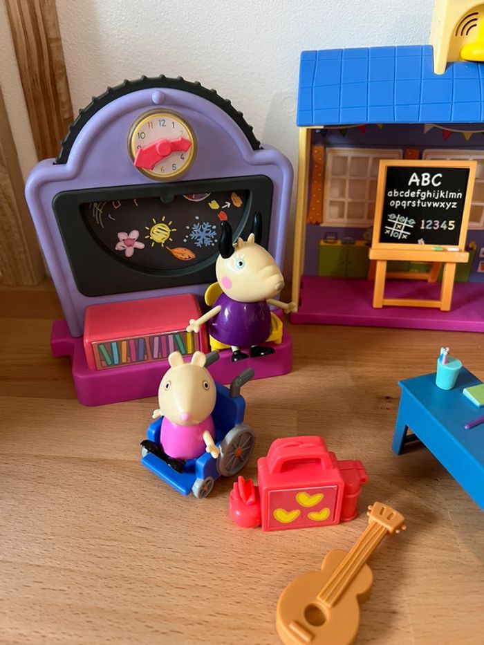 École + salle de classe Peppa pig - photo numéro 2