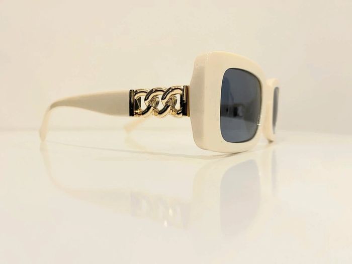 Lunette de soleil femme Polarisée bras en chaîne dorée taille small - photo numéro 8