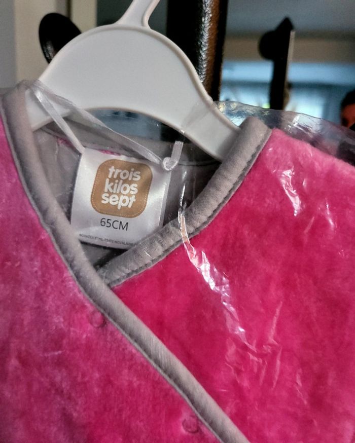 Très belle gigoteuse polaire 65cm fushia marque 3 kg7 neuf - photo numéro 2