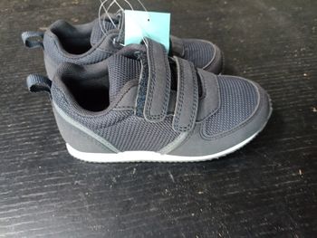 Basket grise taille 25