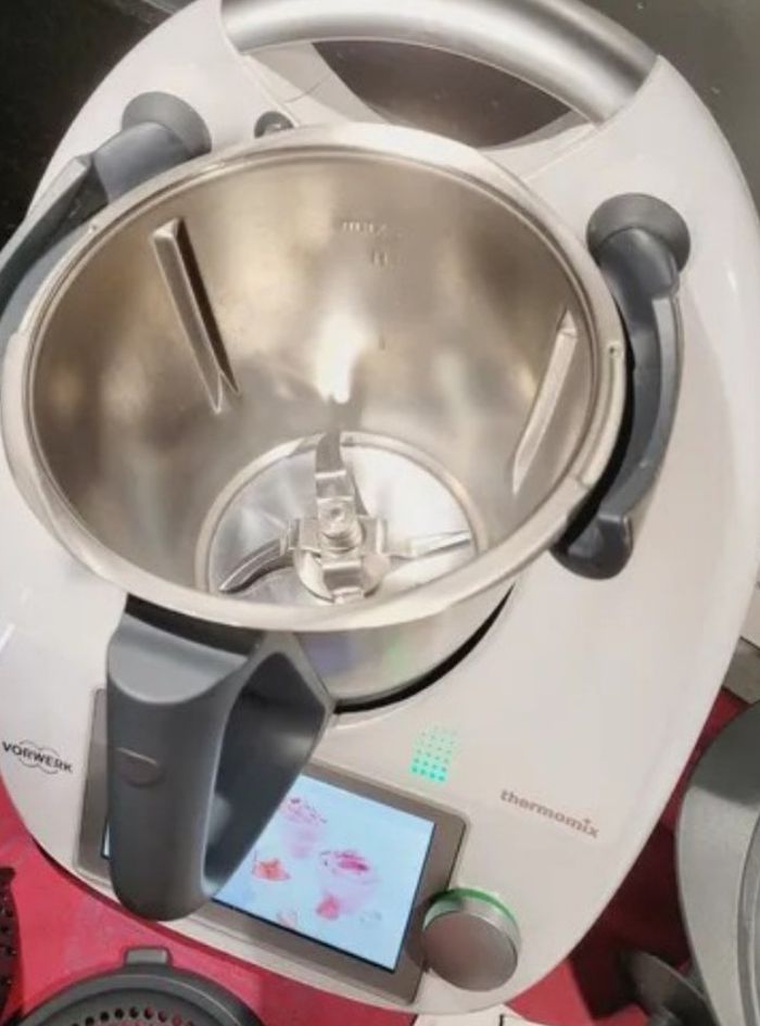 Thermomix TM6 blanc + accessoires le tout en parfait état aucun défaut quelconque - photo numéro 5