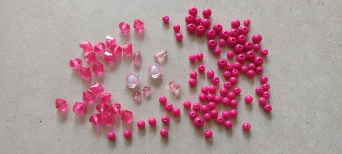 Lot de 120 perles assorties roses