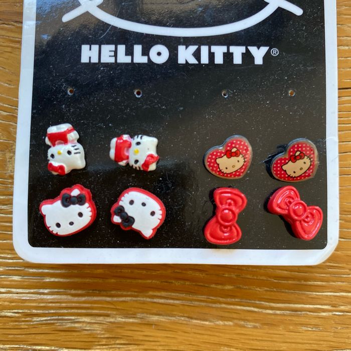 Lot de 4 paires de boucles d’oreille Hello Kitty rouges et blanches - photo numéro 2