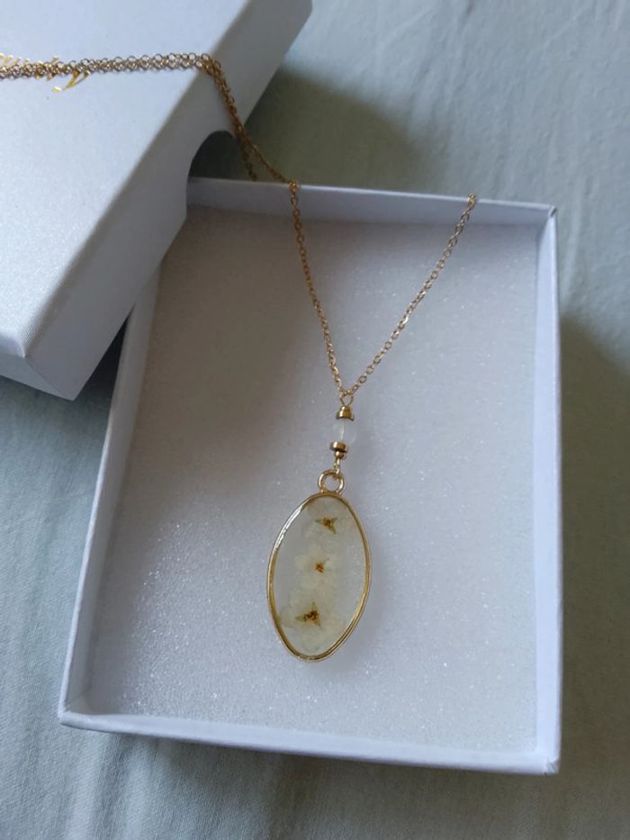 Collier vintage médaillon fleurs naturelles