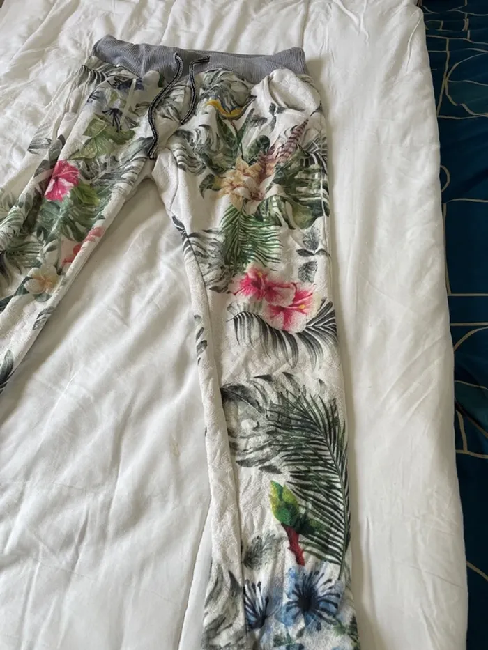 Pantalon fleuri - photo numéro 3