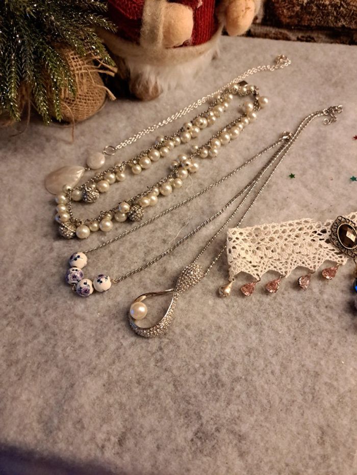 Lot de colliers argenté et blanc - photo numéro 8