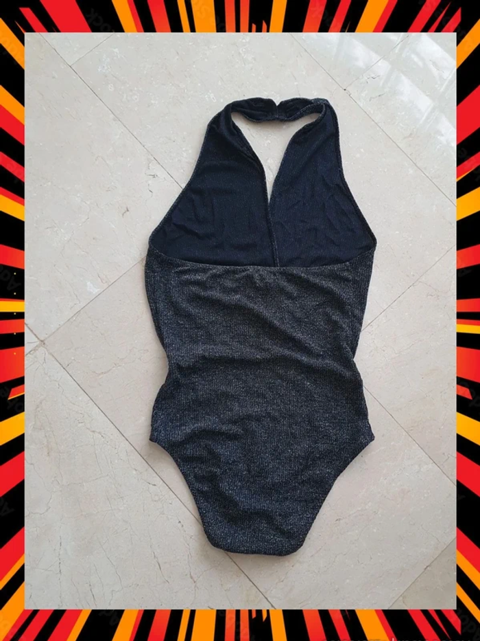 Body negro con toques plateados