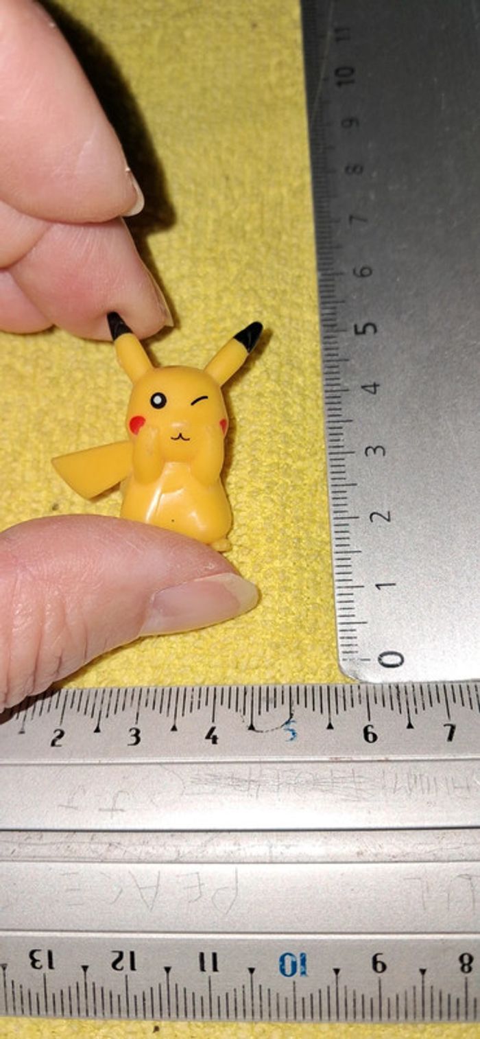 Pokemon figurine