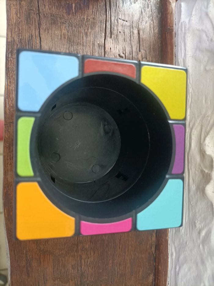 Pot à crayons publicité Rubiks cube