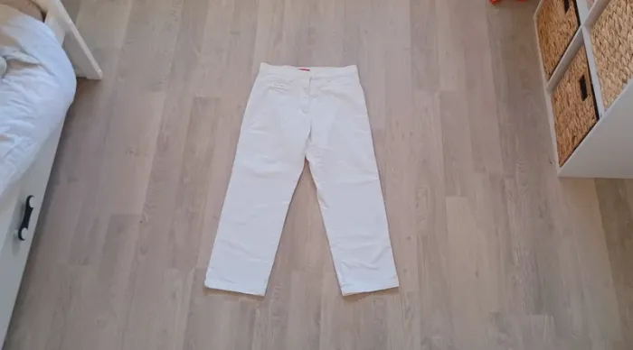 Pantacourt blanc femme, taille 40, en très bon état.