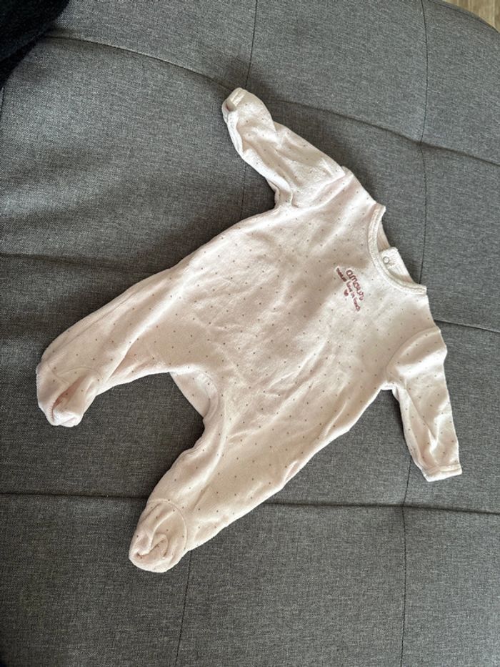 Pyjama 1 mois fille rose avec point dore kiabi très bon état - photo numéro 2