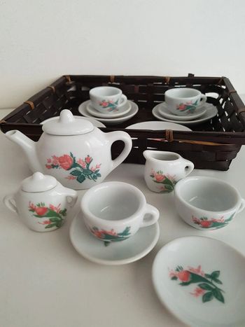 Dînette en porcelaine fleurs