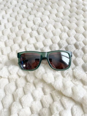 Lunettes de soleil vertes
