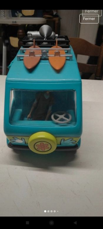 Voiture et figurine scoubidou j3