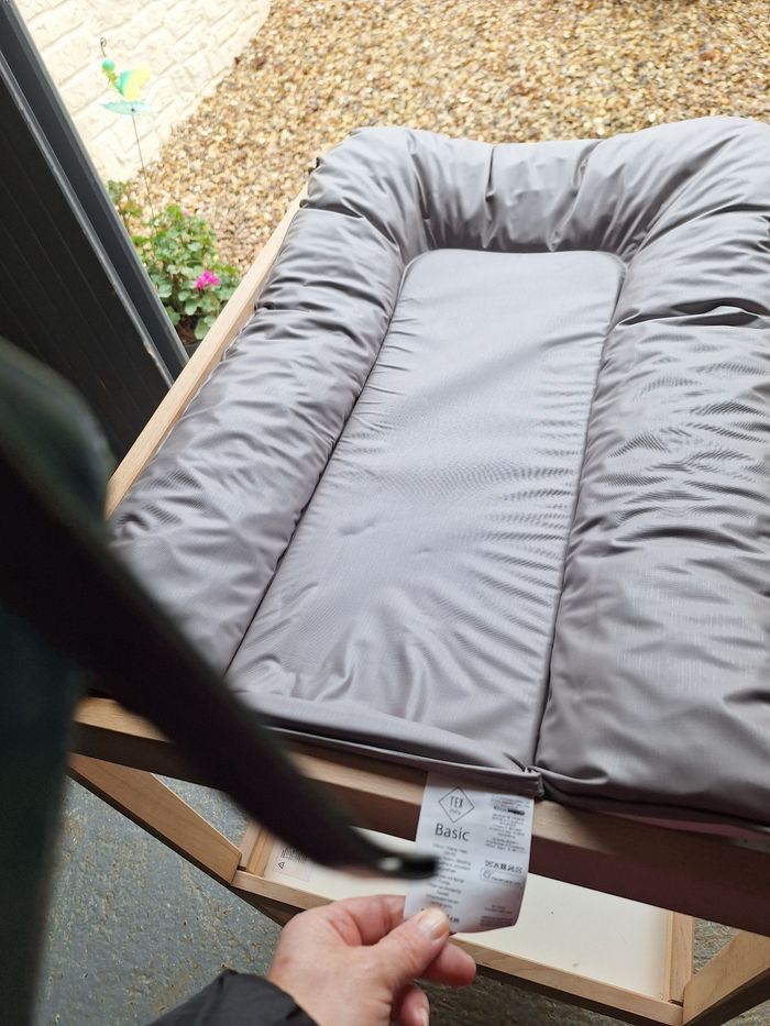 Table a langer avec tapis - photo numéro 3