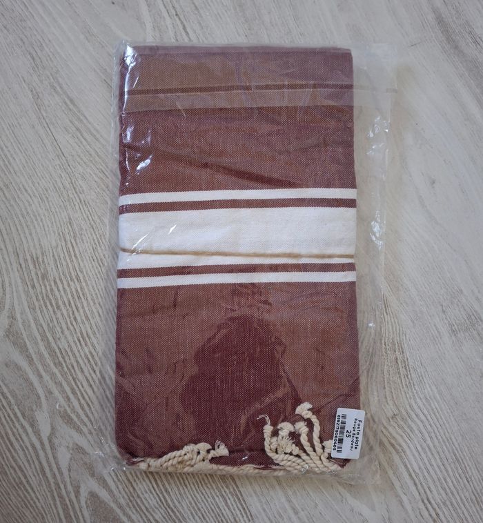 Fouta de plage/bain rouge bordeaux/blanc - Neuve - photo numéro 2
