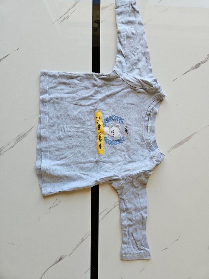 Lot de vêtements - photo numéro 1