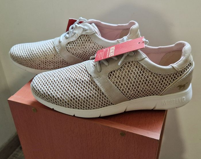 Baskets mustang neuves pointure 40 - photo numéro 3