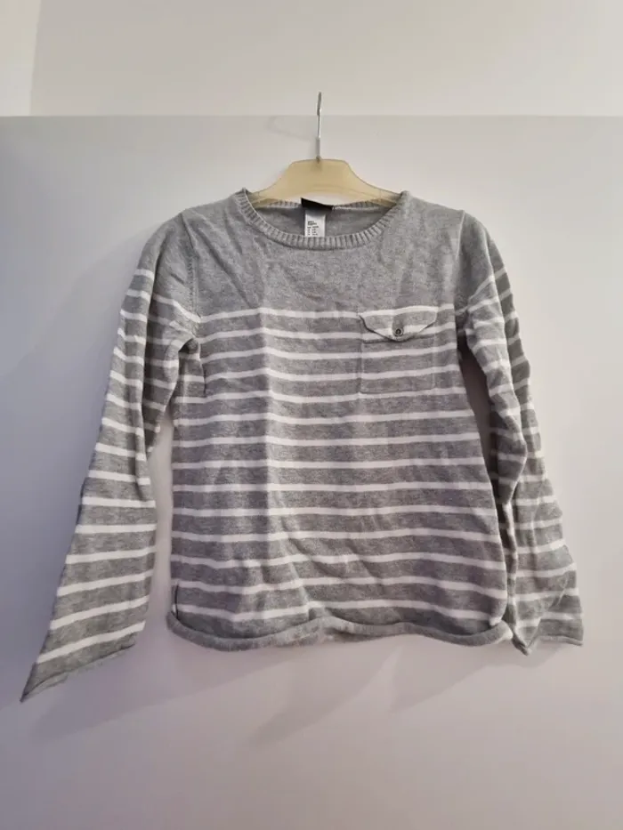 Pull gris et blanc