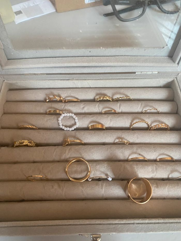 Lot de bijoux fantaisie avec porte bracelet et rangement très bon etat - photo numéro 6