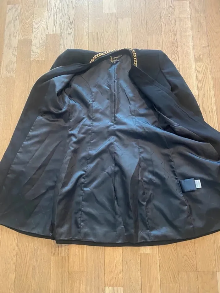 Veste longue noire avec chaîne dorée Elisabetta Franchi taille 44 IT (40 FR) - photo numéro 5