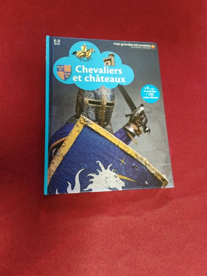 Chevaliers et châteaux " mes grandes découvertes " 6/9 ans