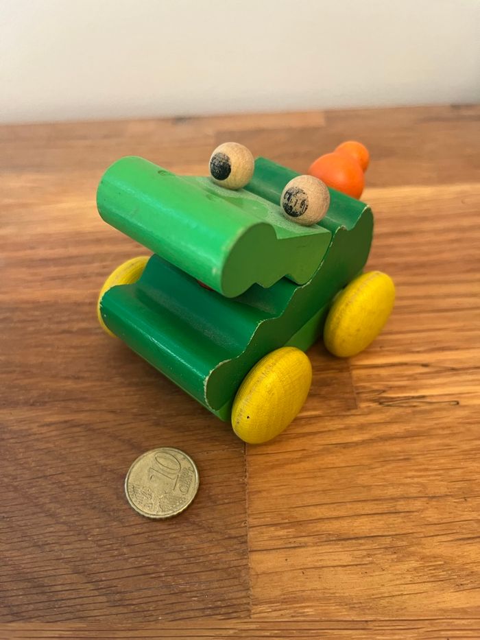 Voiture crocodile en bois Selecta