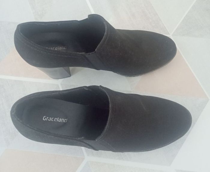 Chaussures NEUVES  noires talons  nubbuck 42 - photo numéro 2