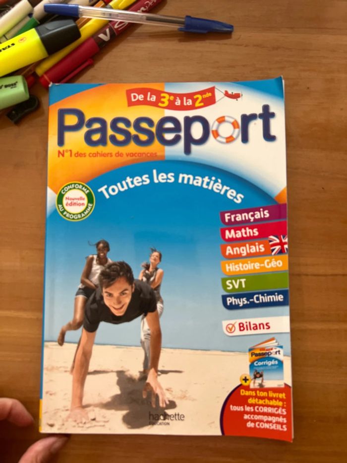 Vend lot cahier de vacances et stylos - photo numéro 4