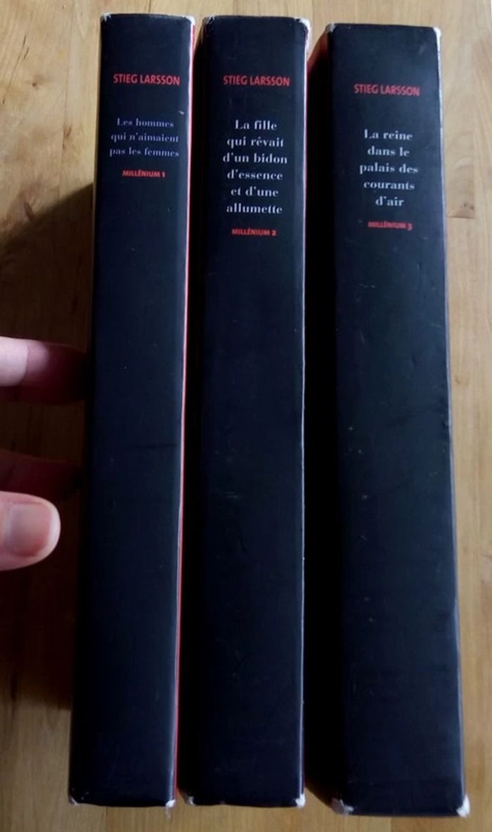 3 livres trilogie Millénium - photo numéro 2