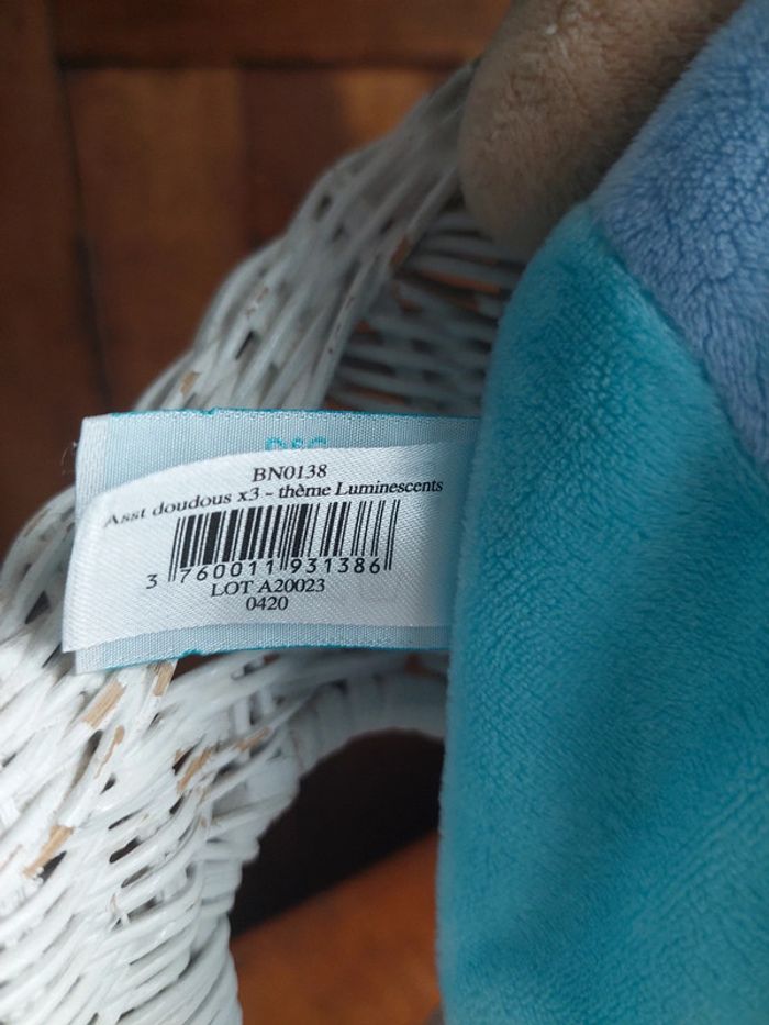 Doudou lapin bleu luminescent étoile Baby Nat' - photo numéro 5