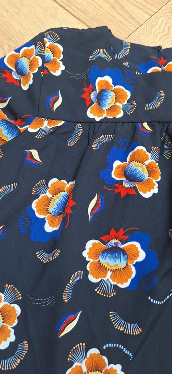 Très belle blouse à fleurs. - photo numéro 2