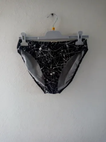 Bas de maillot de bain femme ou jeune fille