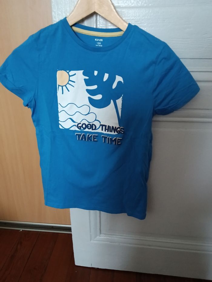 Tee-shirt Kiabi bleu et multicolore