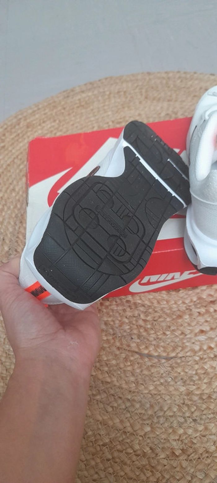 Basket Nike Air Max W 2090 - photo numéro 11